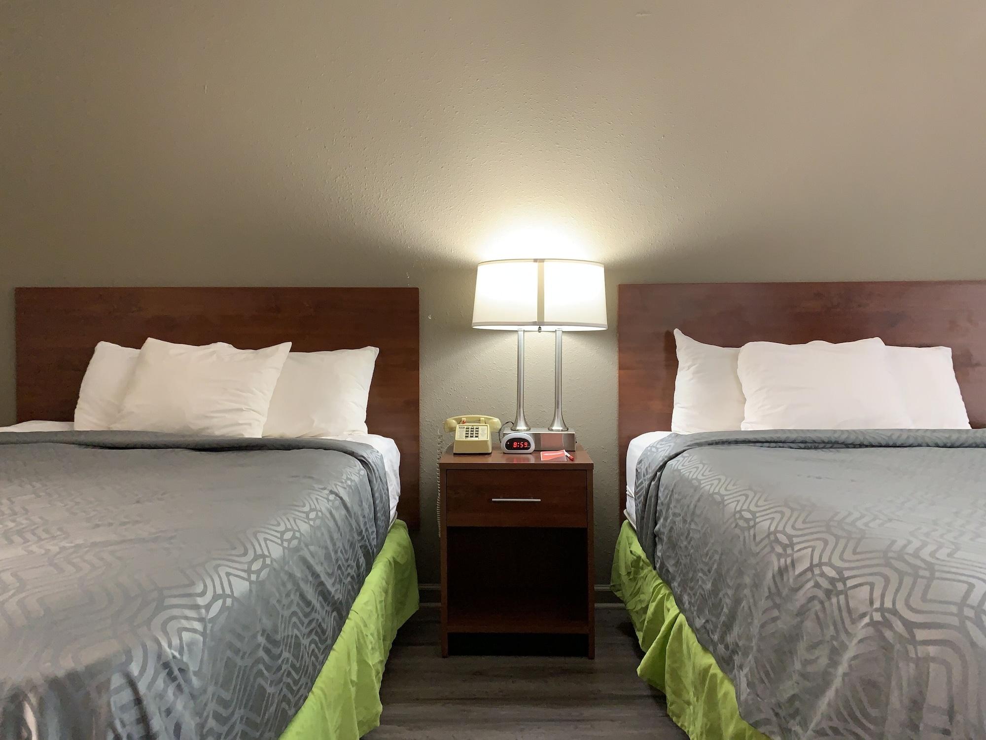 Econo Lodge Трой Екстериор снимка