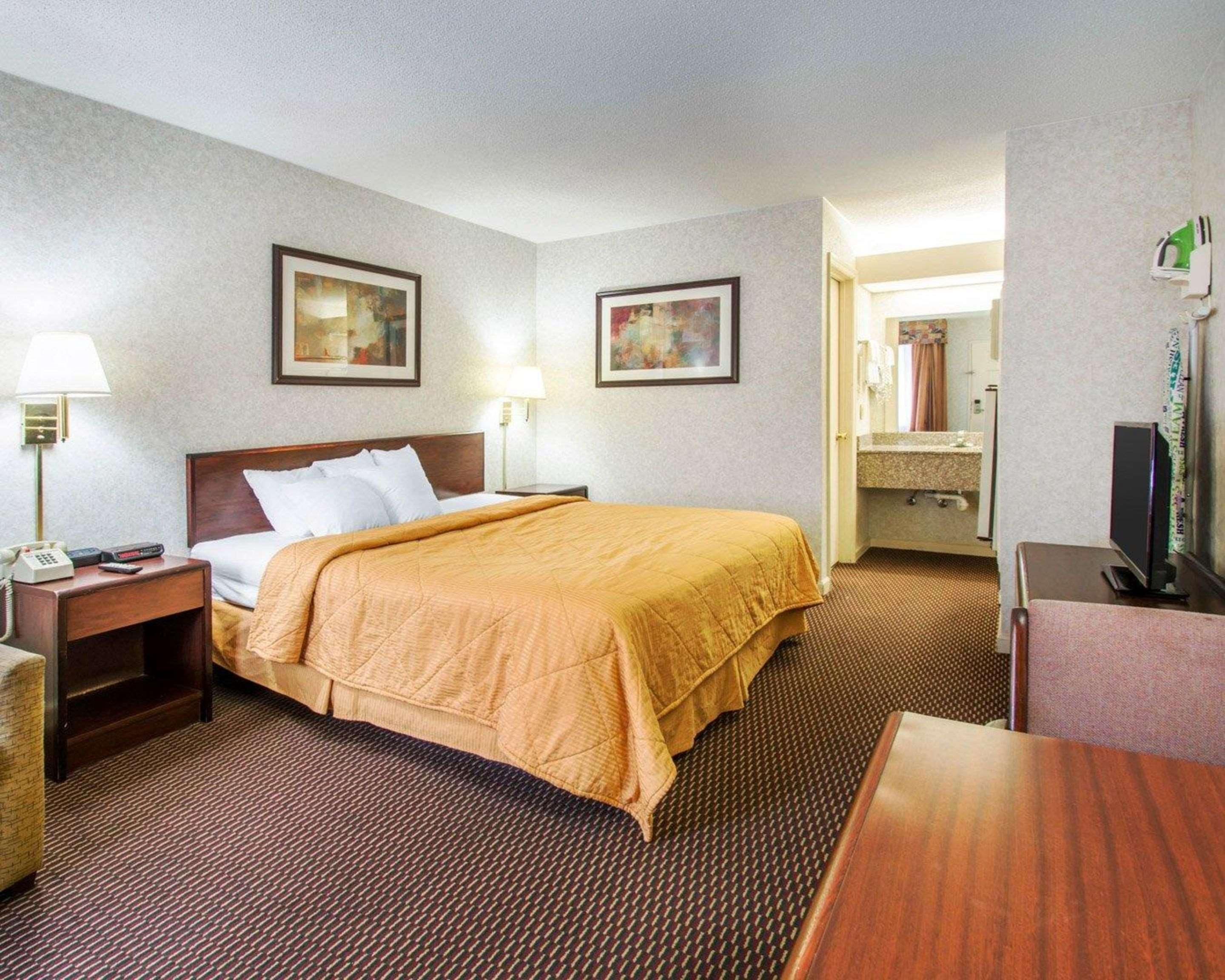 Econo Lodge Трой Екстериор снимка