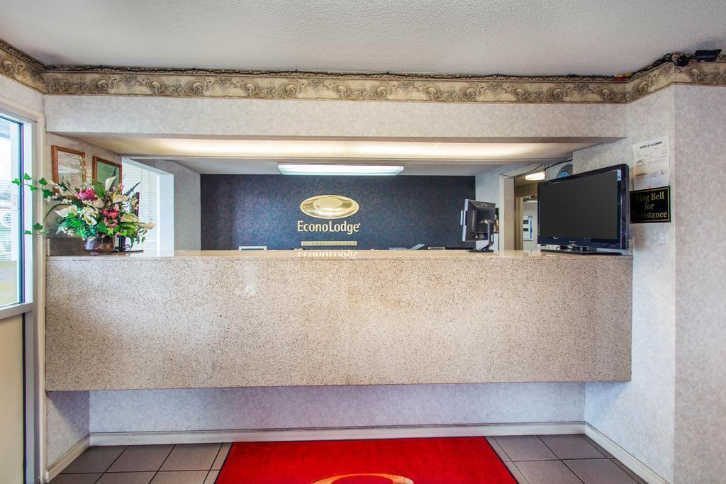 Econo Lodge Трой Екстериор снимка