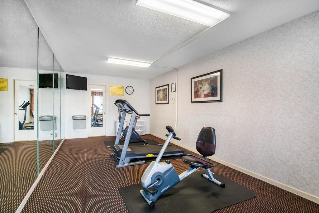 Econo Lodge Трой Екстериор снимка