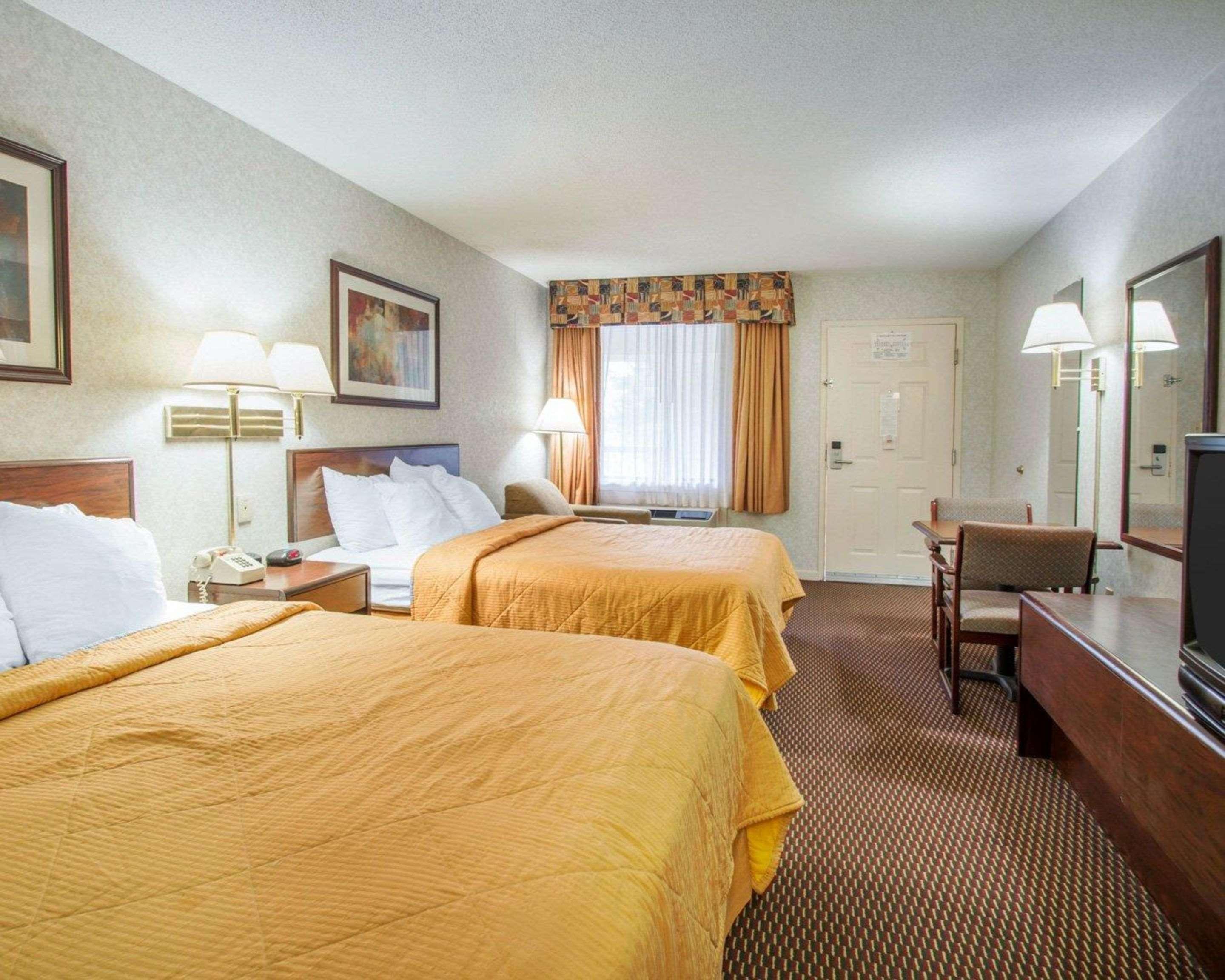 Econo Lodge Трой Екстериор снимка