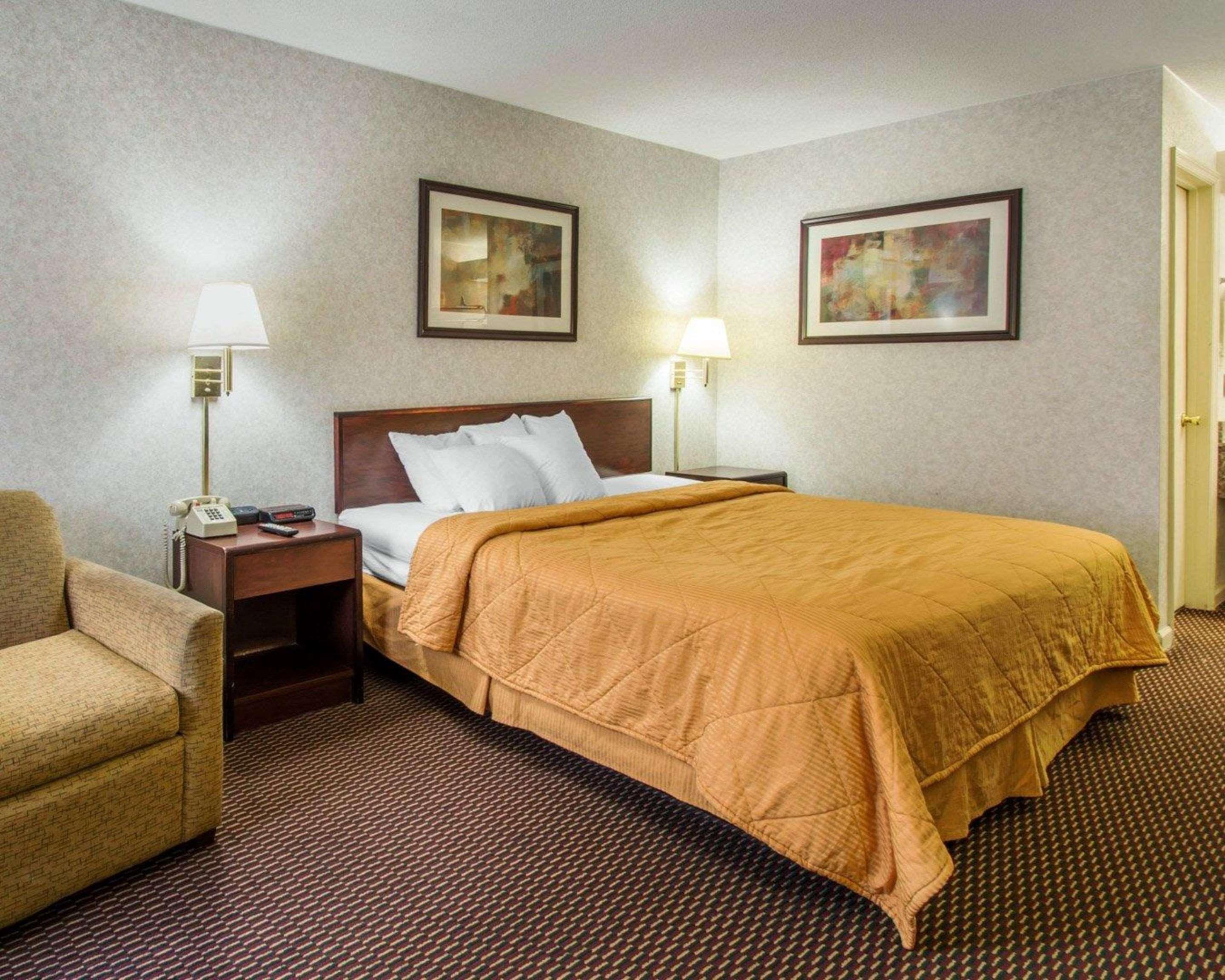 Econo Lodge Трой Екстериор снимка