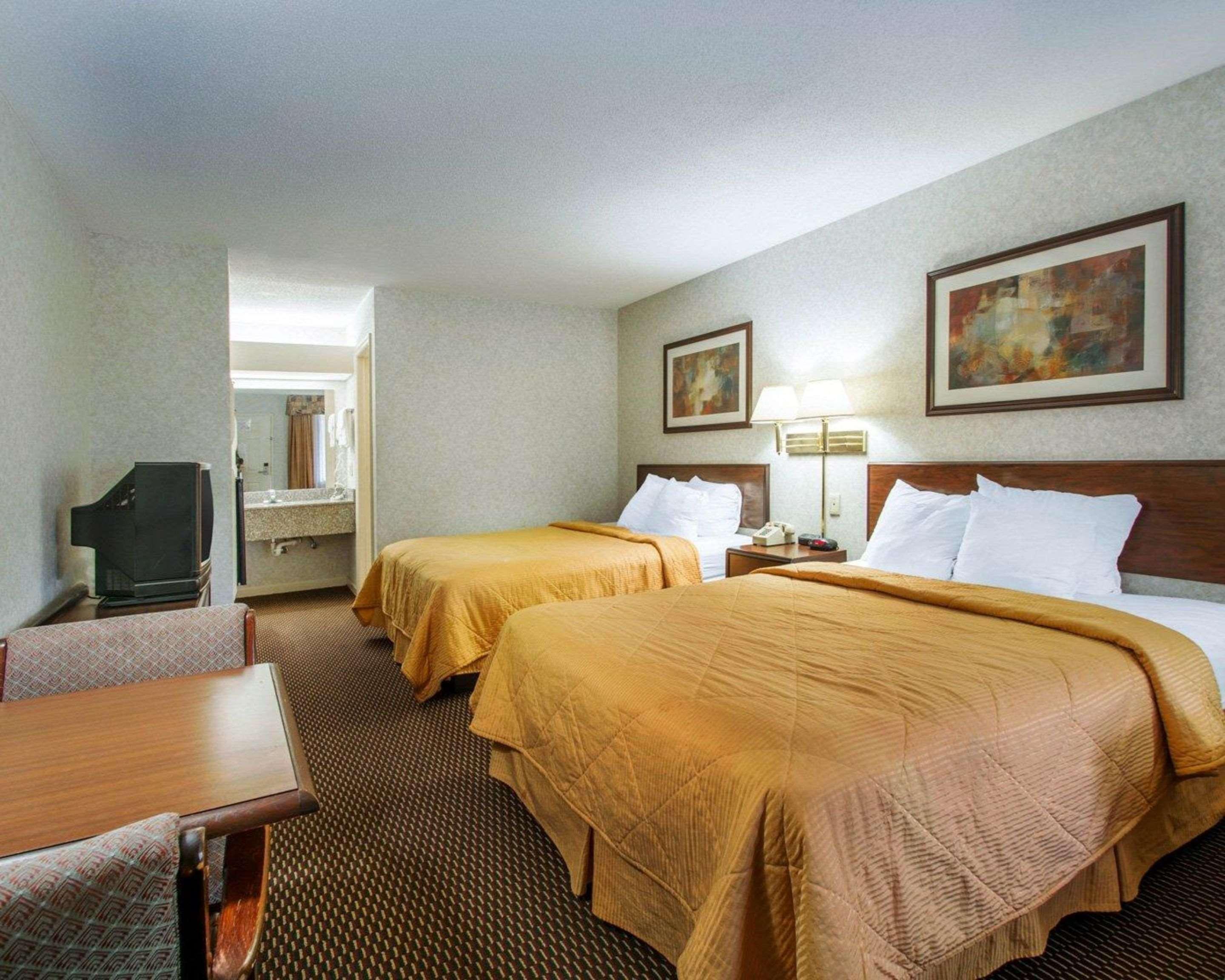 Econo Lodge Трой Екстериор снимка
