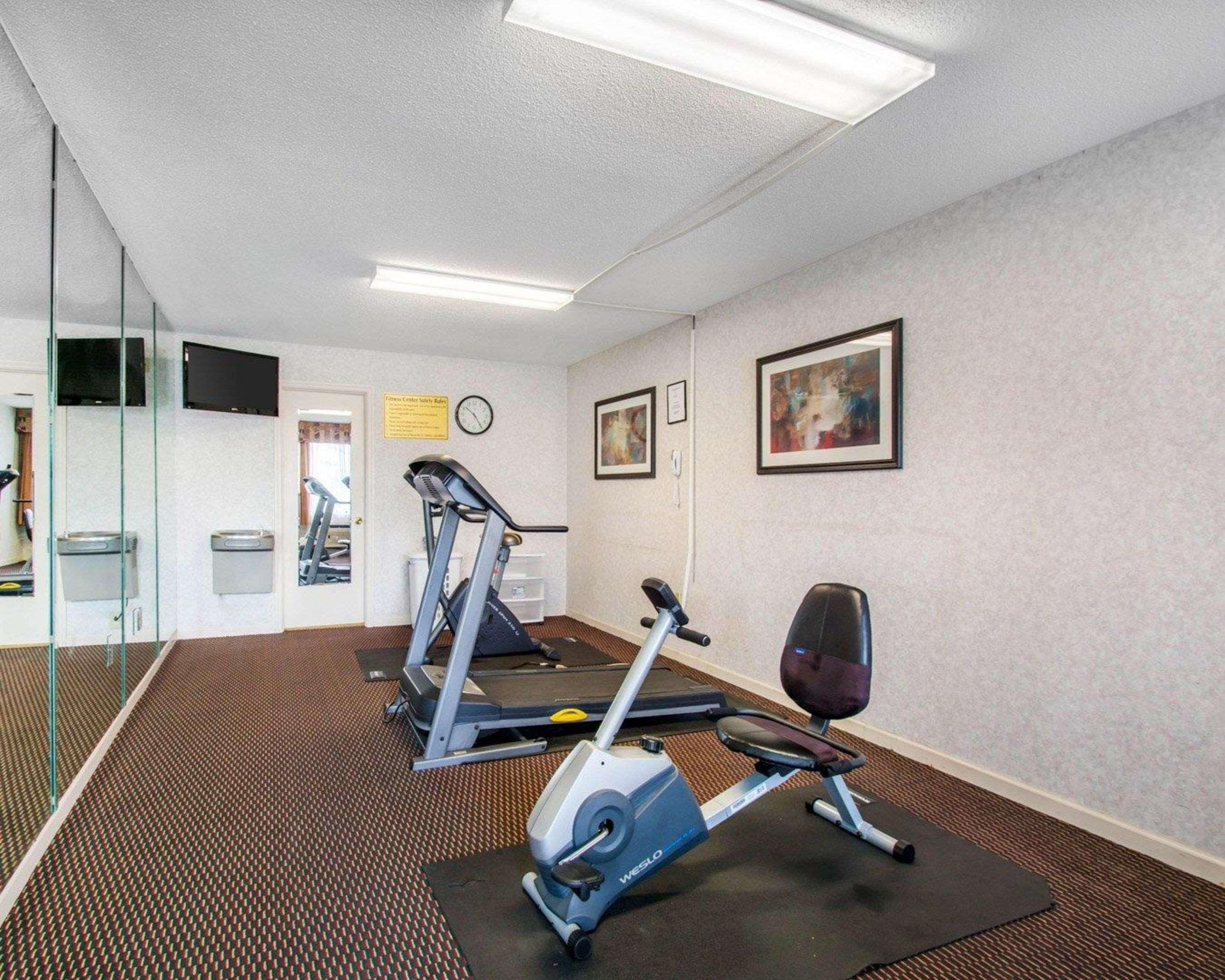 Econo Lodge Трой Екстериор снимка
