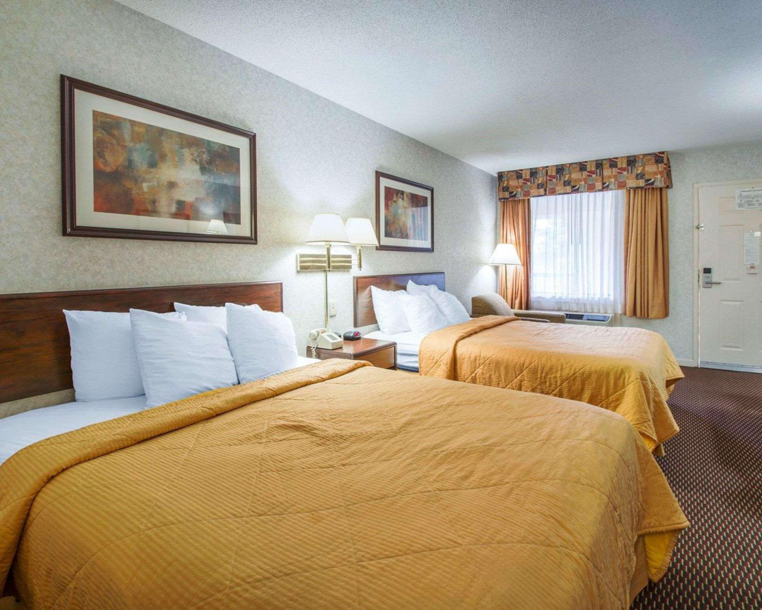 Econo Lodge Трой Екстериор снимка