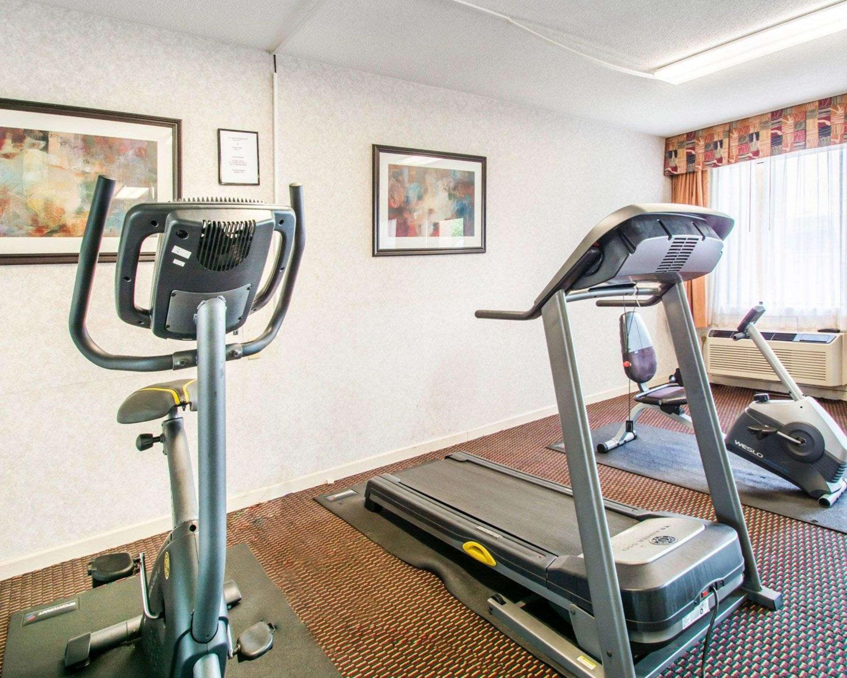 Econo Lodge Трой Екстериор снимка