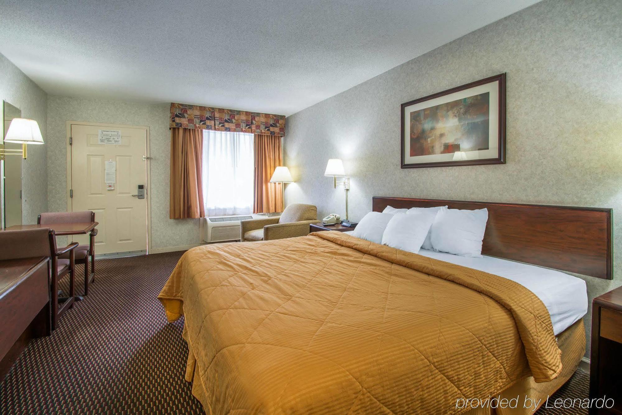 Econo Lodge Трой Екстериор снимка