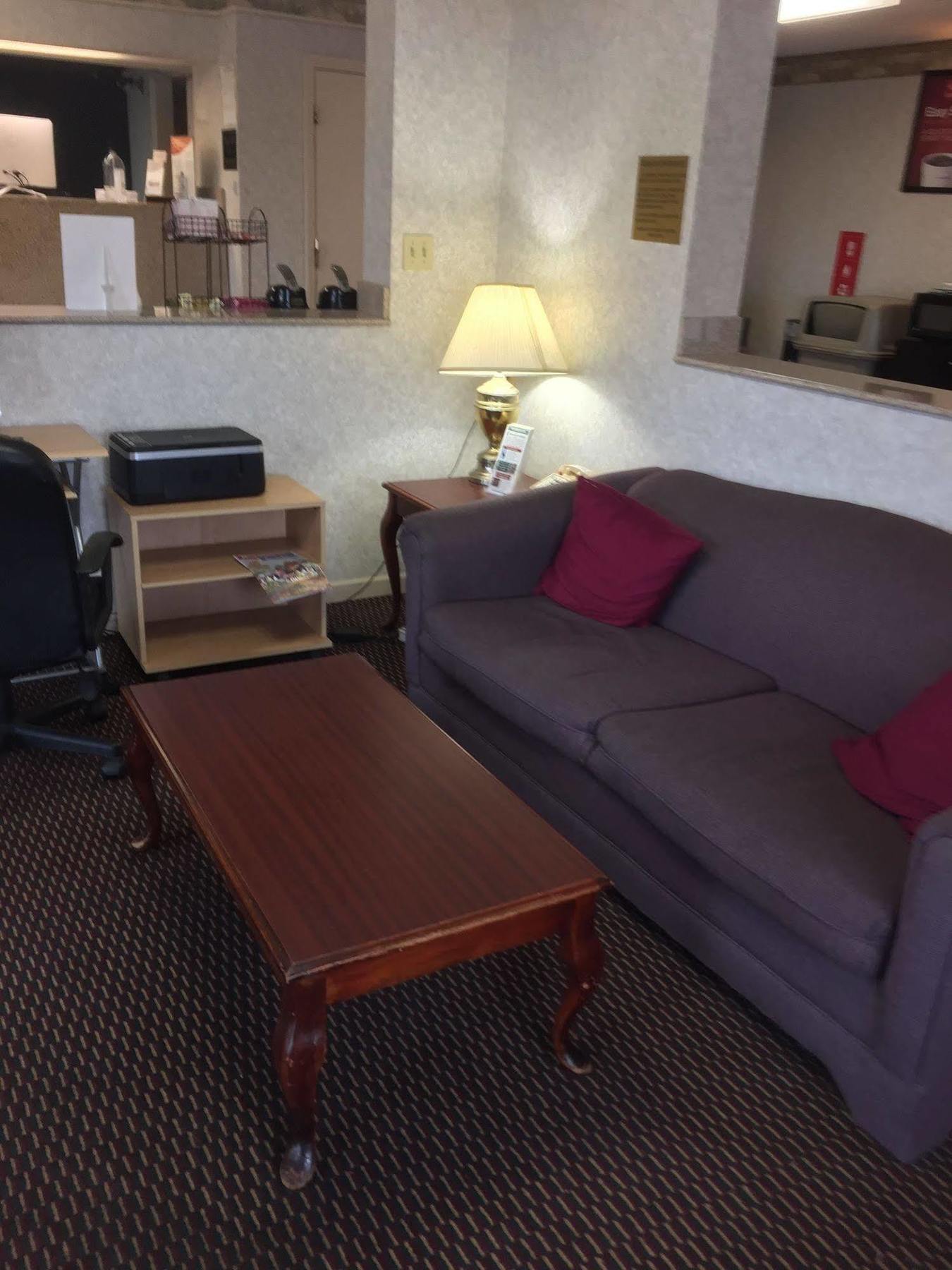 Econo Lodge Трой Екстериор снимка