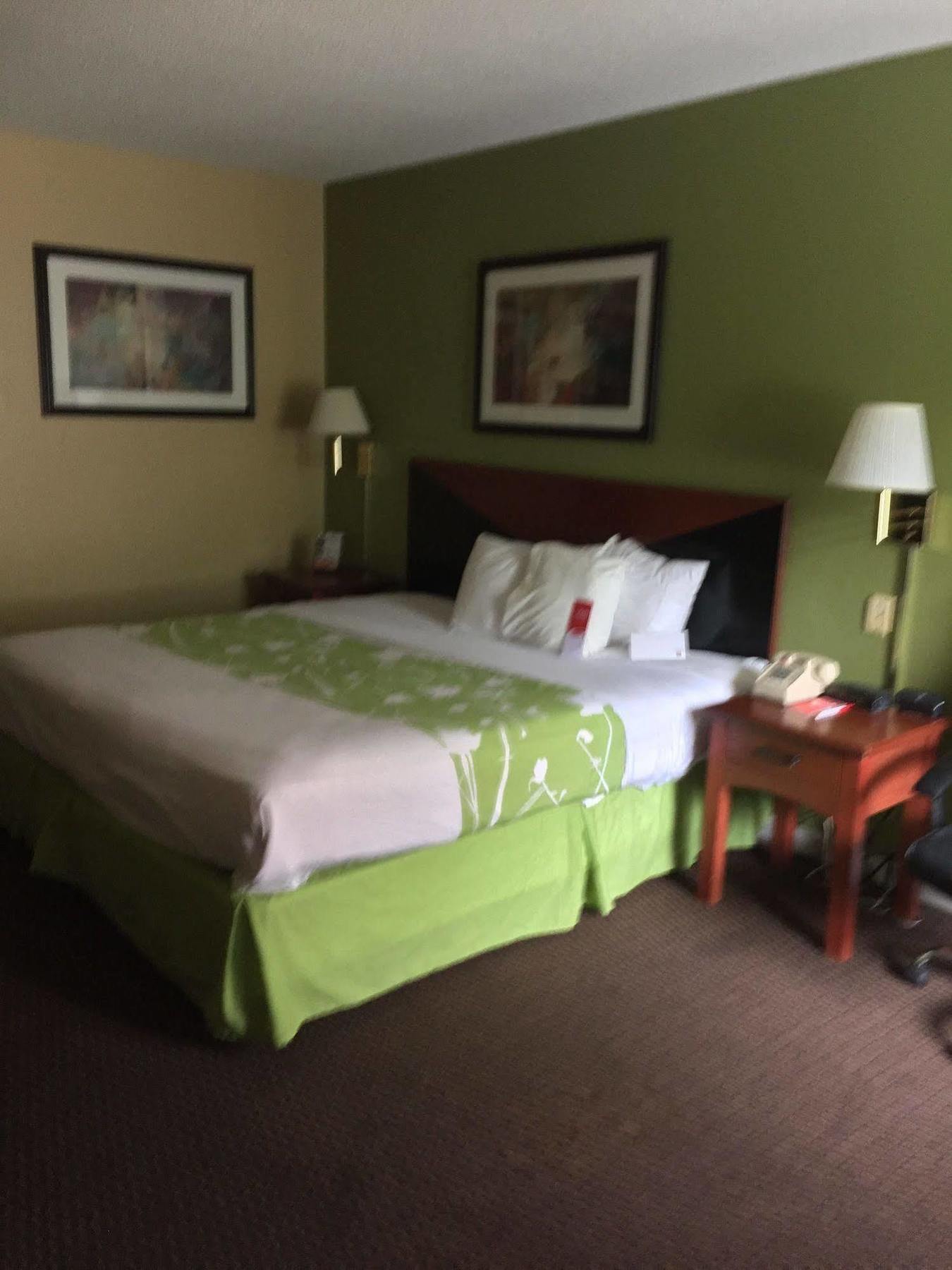 Econo Lodge Трой Екстериор снимка